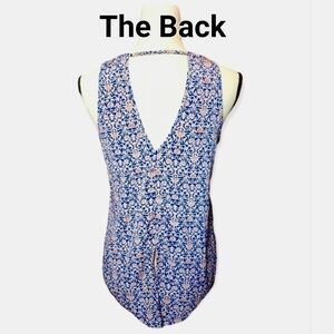 Lightweight Flowy Peekaboo Back   Drop Tail Boho Print Sleeveless Blouse  Small